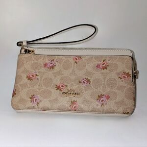 🌸 Coach Floral Signature Double Zip Wristlet 🌸